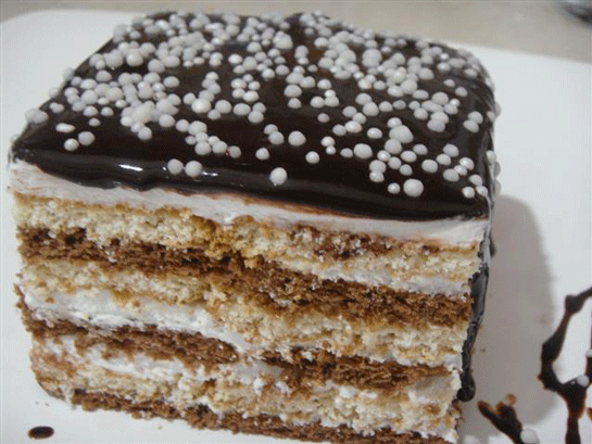 Bisküvi Tatlısı Tarifi ve Malzemeleri