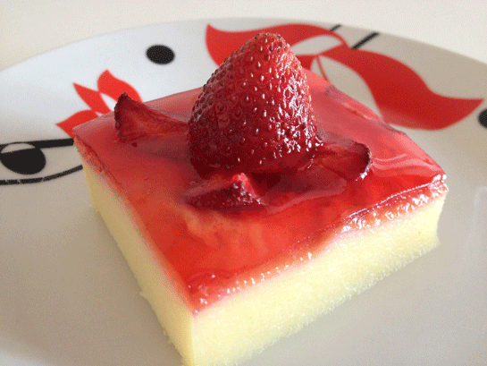 Çilekli İrmik Tatlısı Tarifi ve Malzemeleri