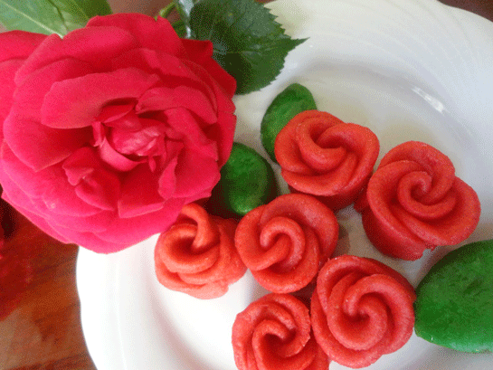 Kırmızı Gül Tatlısı Tarifi ve Malzemeleri